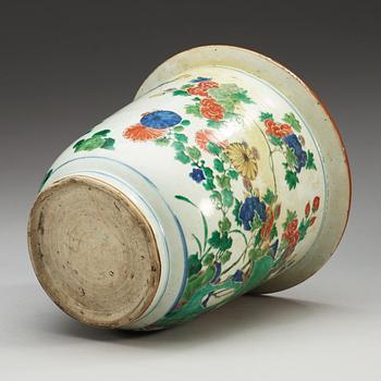 YTTERFODER, porslin. Qing dynastin, Kangxi (1662-1722).