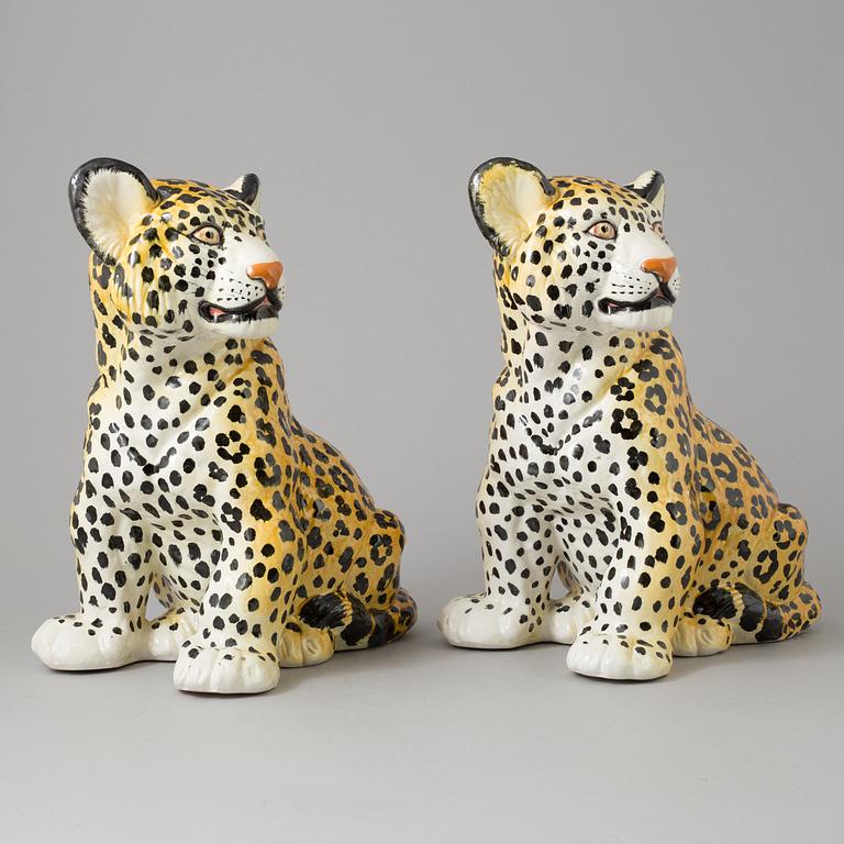 A pair of 70s italian porcelain figurines.