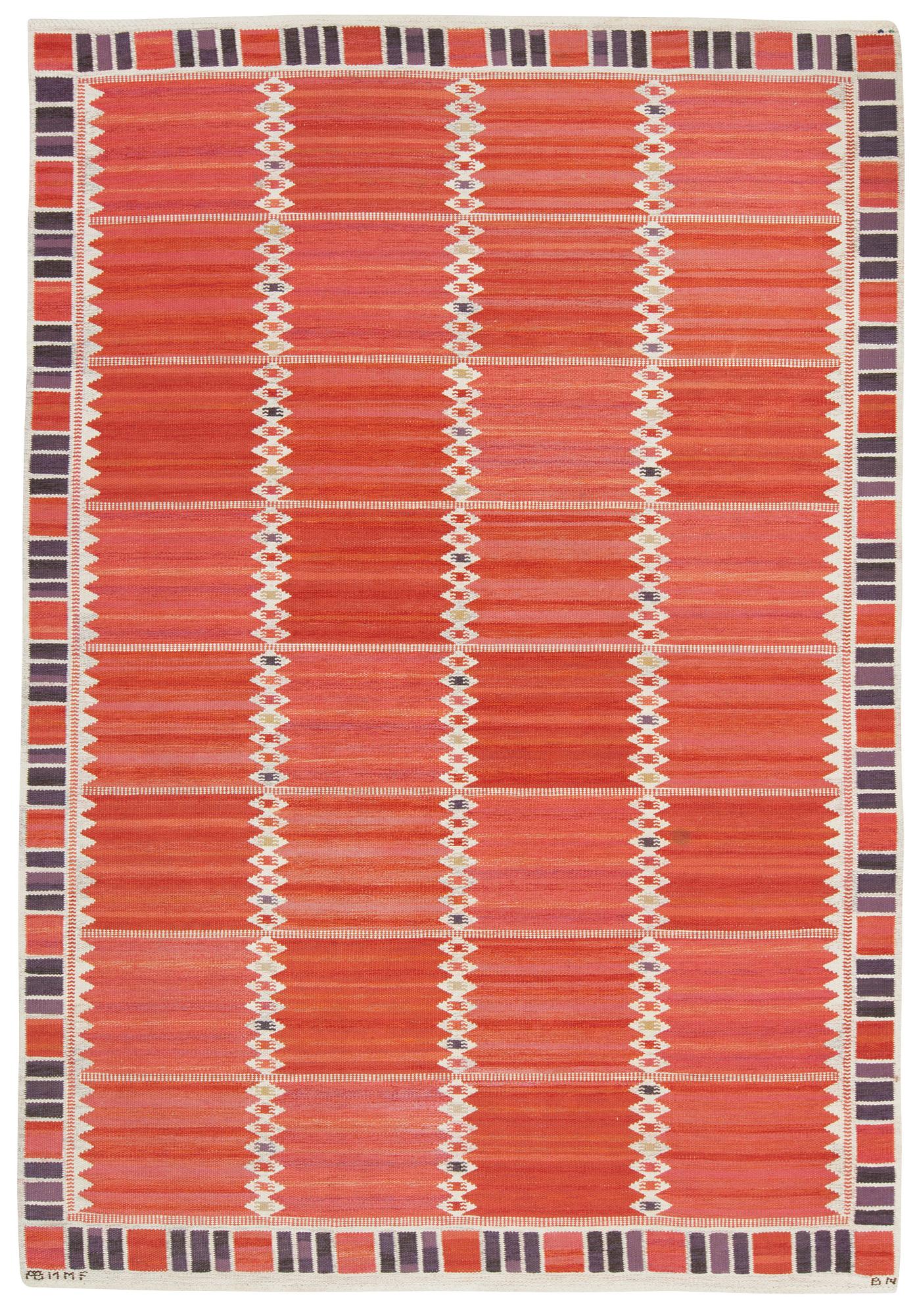Barbro Nilsson, MATTA. "Salerno kallröd med enkel bård". Rölakan. 315,5 x 217,5 cm. Signerad AB MMF BN.