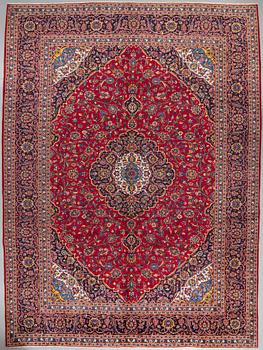 A KESHAN RUG, 401 x 300 cm.