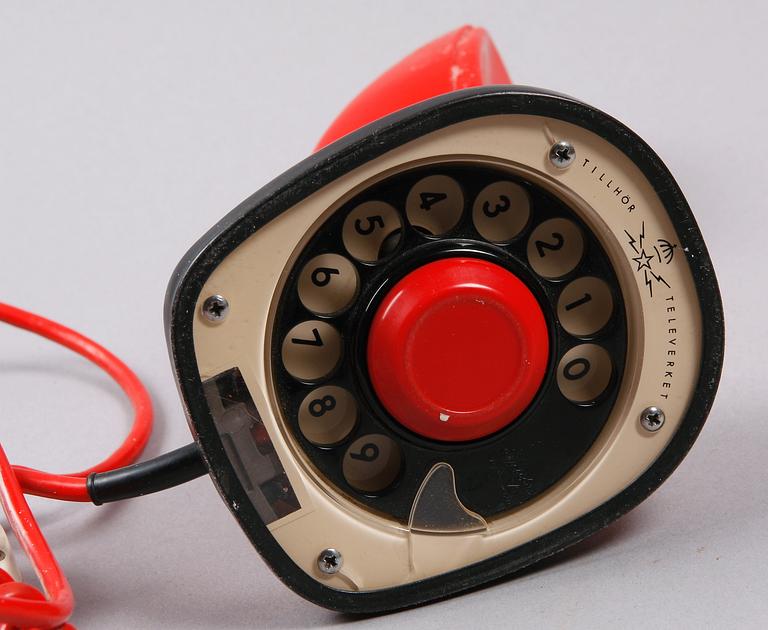 TELEFON, Ericofonen, s.k. Kobratelefon. Formgiven av Blomberg, Lysell och Thames. 1953-1954.