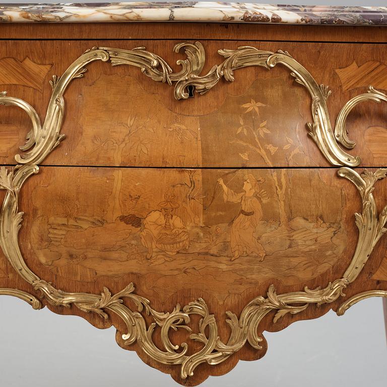 A Louis XV-style commode late 19th century.