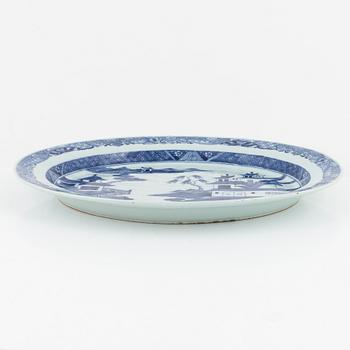 A blue and white serving dish, China, Qianlong (1736-95).