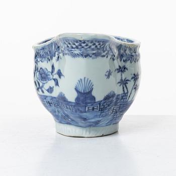 Four blue and white export porcelain service pieces, China, Qing dynasty 18th century.