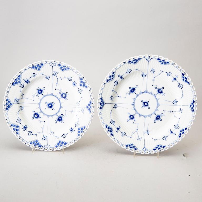 SERVIS, helblonde, 52+1 delar, Musselmalet, Royal Copenhagen.