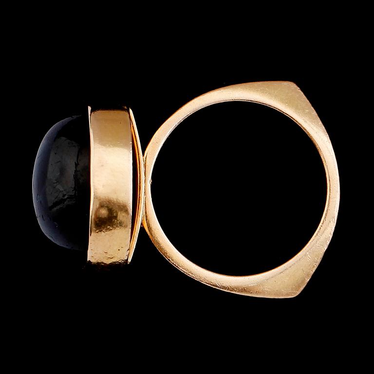 RING, 18 k guld, OC Stockholm 1976. Vikt 9,8 g.