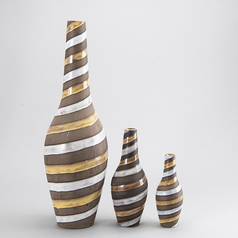 INGRID ATTERBERG, 3 st, vaser, "Spiral", Upsala Ekeby, 1900-talets andra hälft.