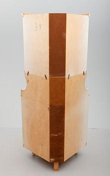 HÖRNSKÅP, gustaviansk stil, 1900-talets andra hälft.