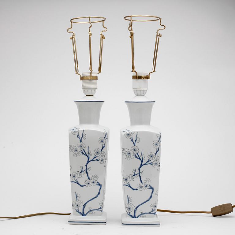 BORDSLAMPOR, ett par, porslin, Porcelaine de Paris, 1900-talets slut.