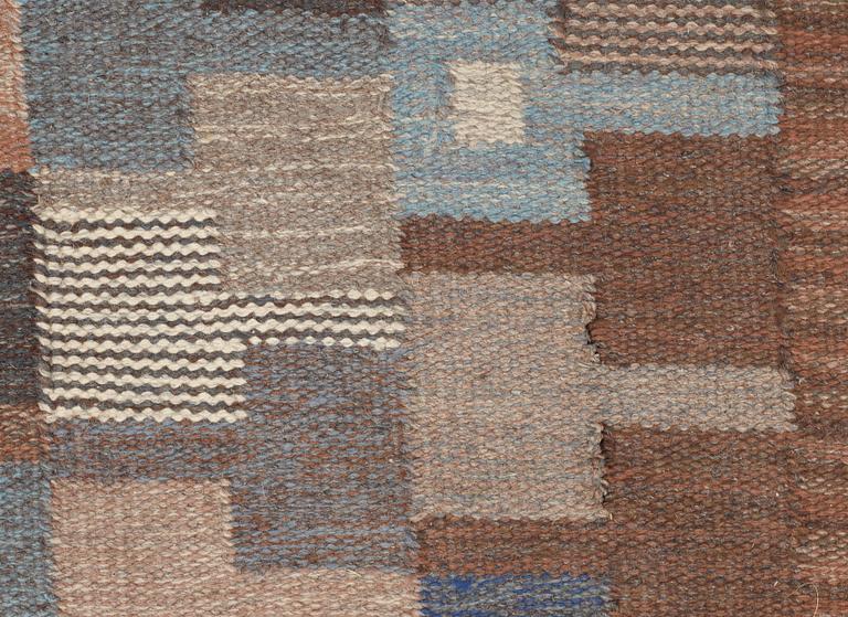 CARPET. Flat weave (rölakan). 659 x 318,5 cm. Possibly Linköpings Hemslöjd.