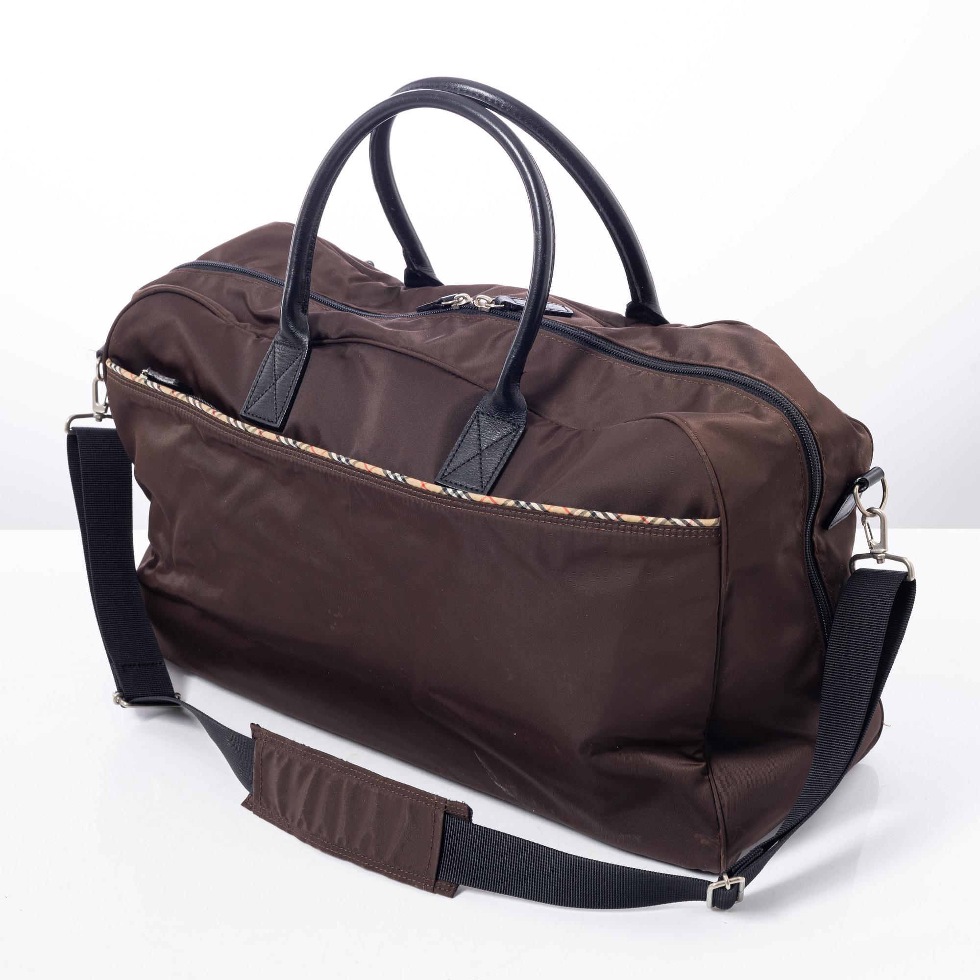 Burberry, weekend bag.