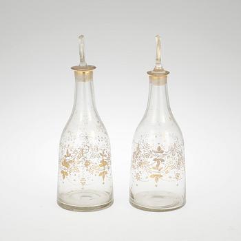 KARAFFER; ett par, glas, omkring 1800.