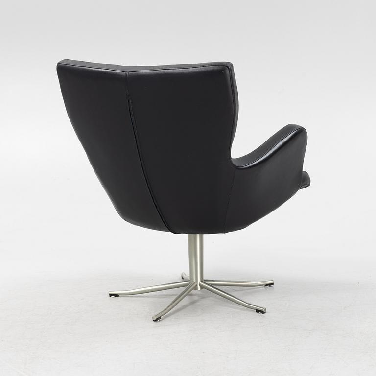 Jan Ekström, a "Gyro" lounge chair from Conform.