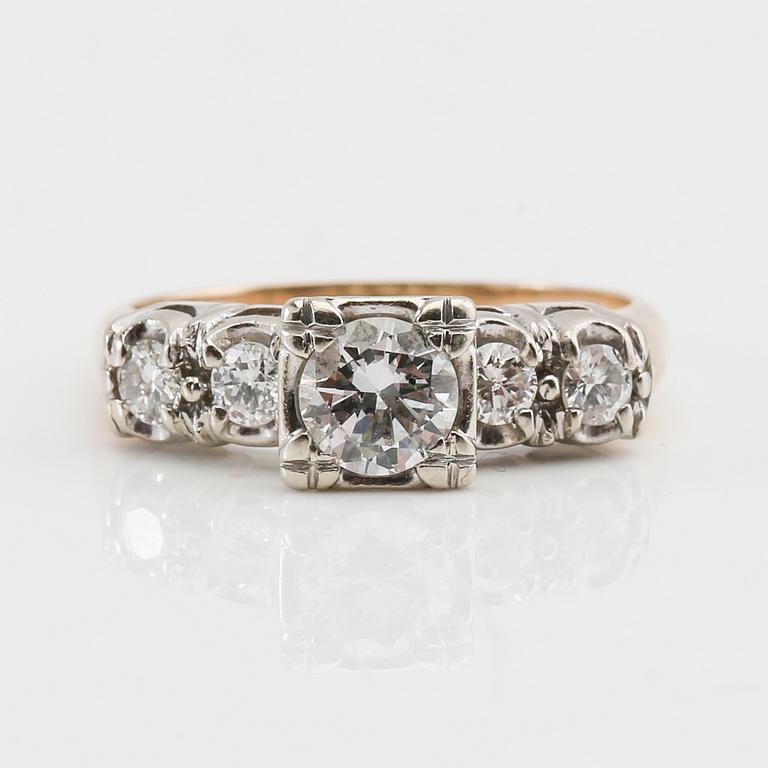 Ring in 14K white and red gold with round brilliant-cut diamonds.