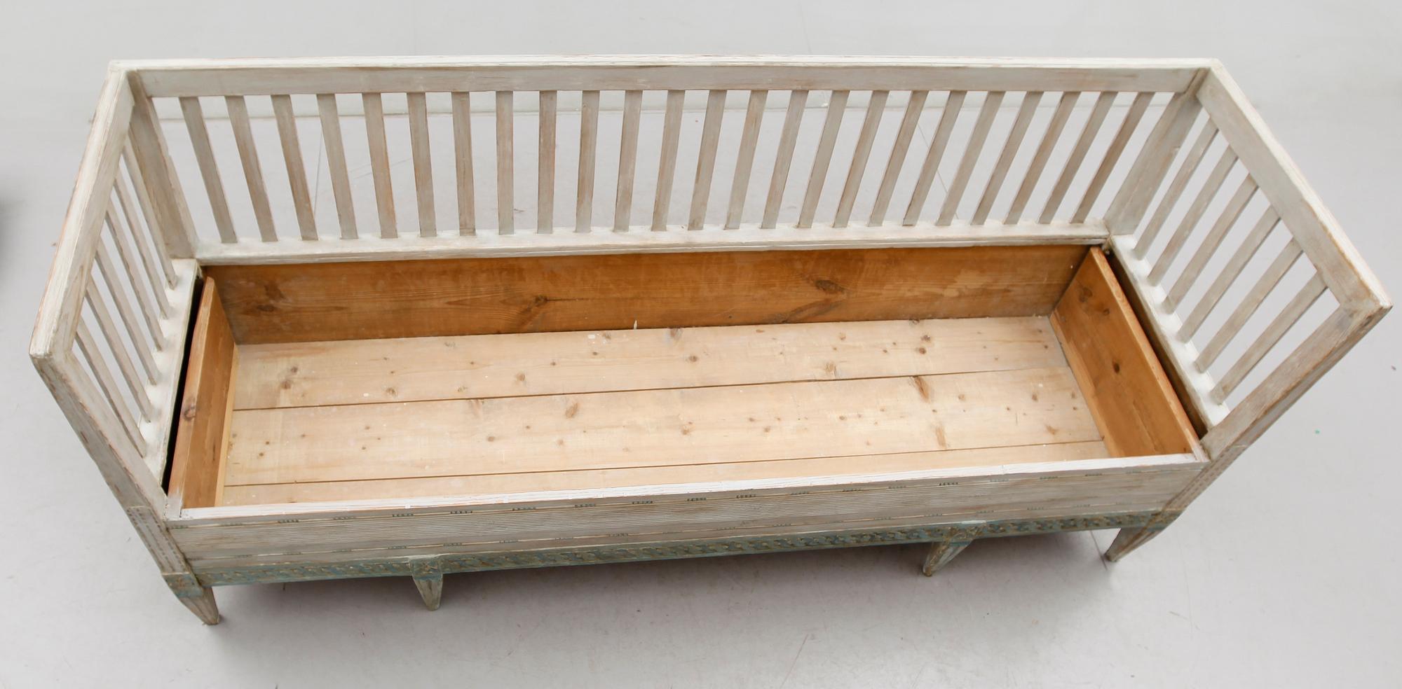 SOFFA, sengustaviansk, omkring år 1800.