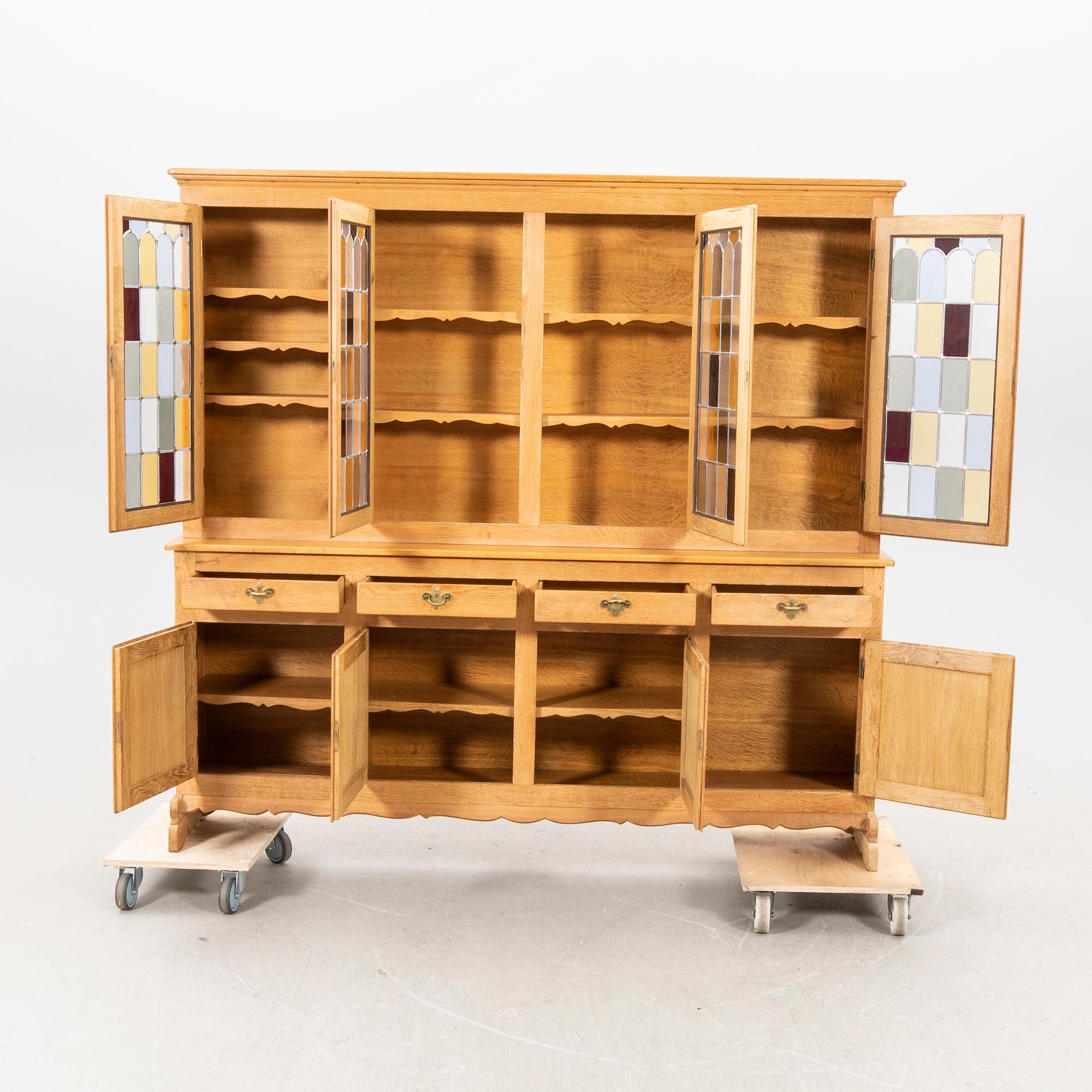 Vitrinskåp 1900-talets andra hälft.