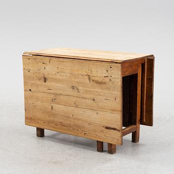 A pine gateleg table, 19th Century.