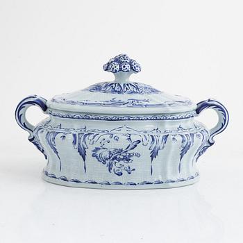 Terrin, porslin, efter original från 1758, Rörstrand, 1976.