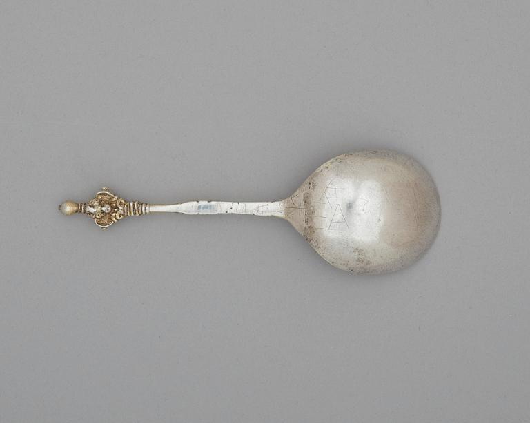 A Scandinavian 17th century parcel-gilt spoon, unmarked.