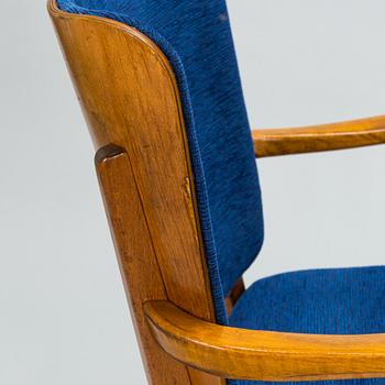 Einari Kyöstilä, A pair of 1940s armchairs for Oy Stockmann Ab,  Keravan Puusepäntehdas, Finland.