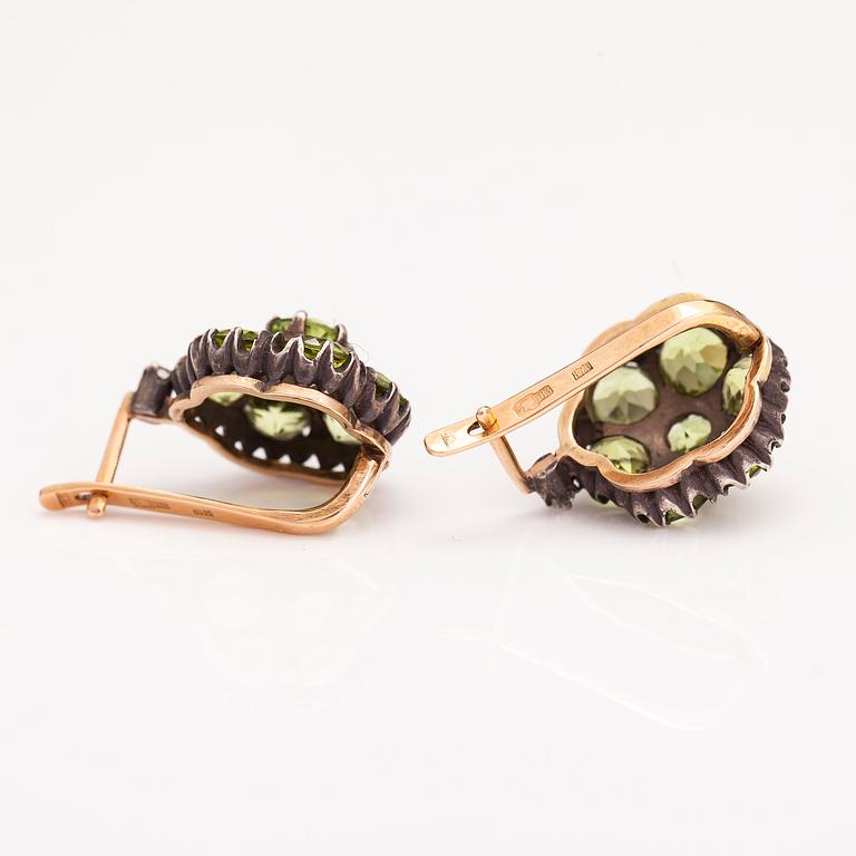 A pair of 14K gold and silver earrings with peridotes and diamonds ca. 0.06 ct in total. Moscow.