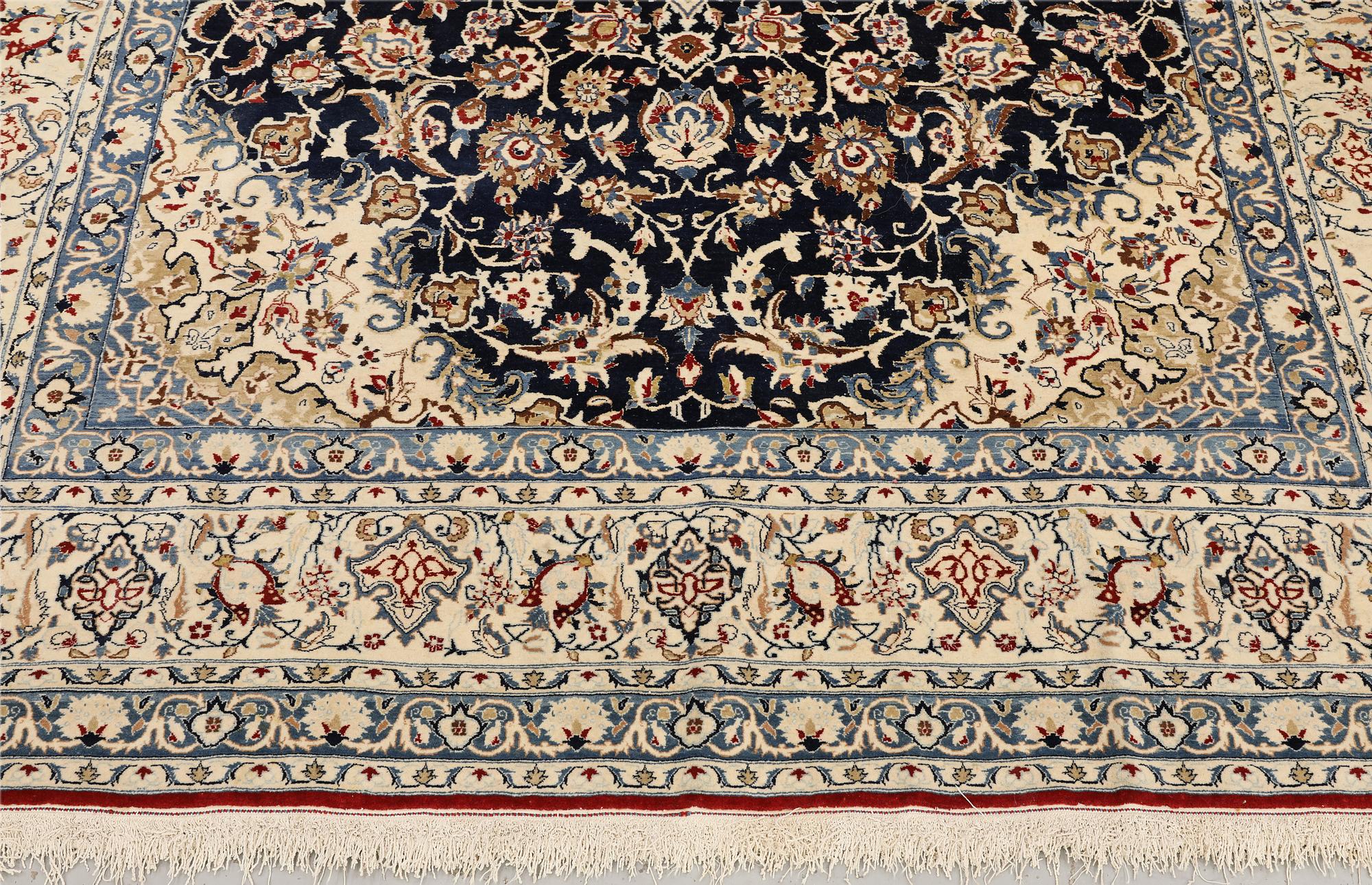 Matta, semiantik Nain, part silk, s.k. Tuteshk, ca 310 x 193 cm.