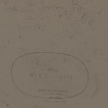 A 'Superellips' table by Bruno Mathsson and Piet Hein, Fritz Hansen, Denmark, 1900-talets andra hälft.