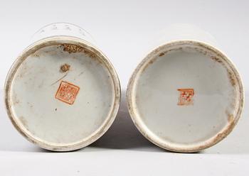 PENSELVASER, 2 st, porslin, Kina, 1900-tal.