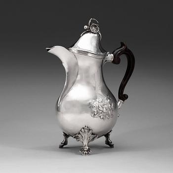 998. A Swedish 18th century silver coffee-pot, marks of Pehr Zethelius, Stockholm 1772.