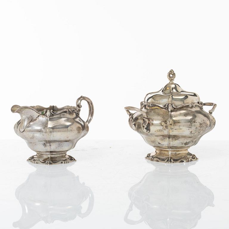 Gräddkanna och sockerskål, silver, importstämplar av CF Carlman, Stockholm 1930.