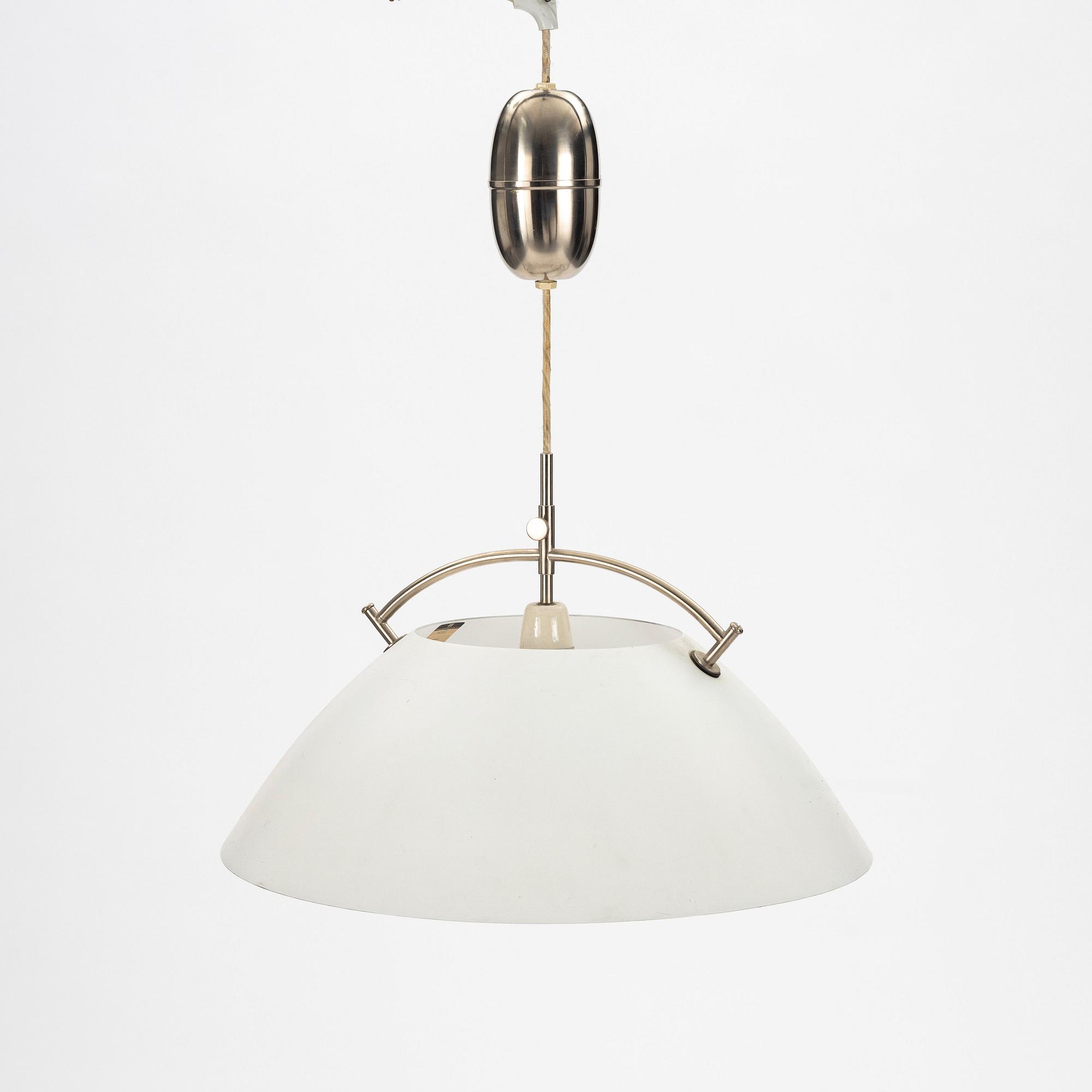 Hans J. Wegner, taklampa/-pendel med hissfunktion, "JH 604", Louis Poulsen, Danmark 1900-talets mitt.