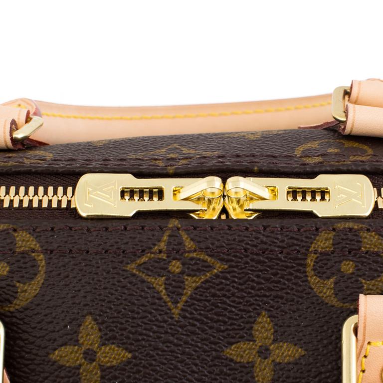 A "Speedy Bandouliere 25" by Louis Vuitton 2016.