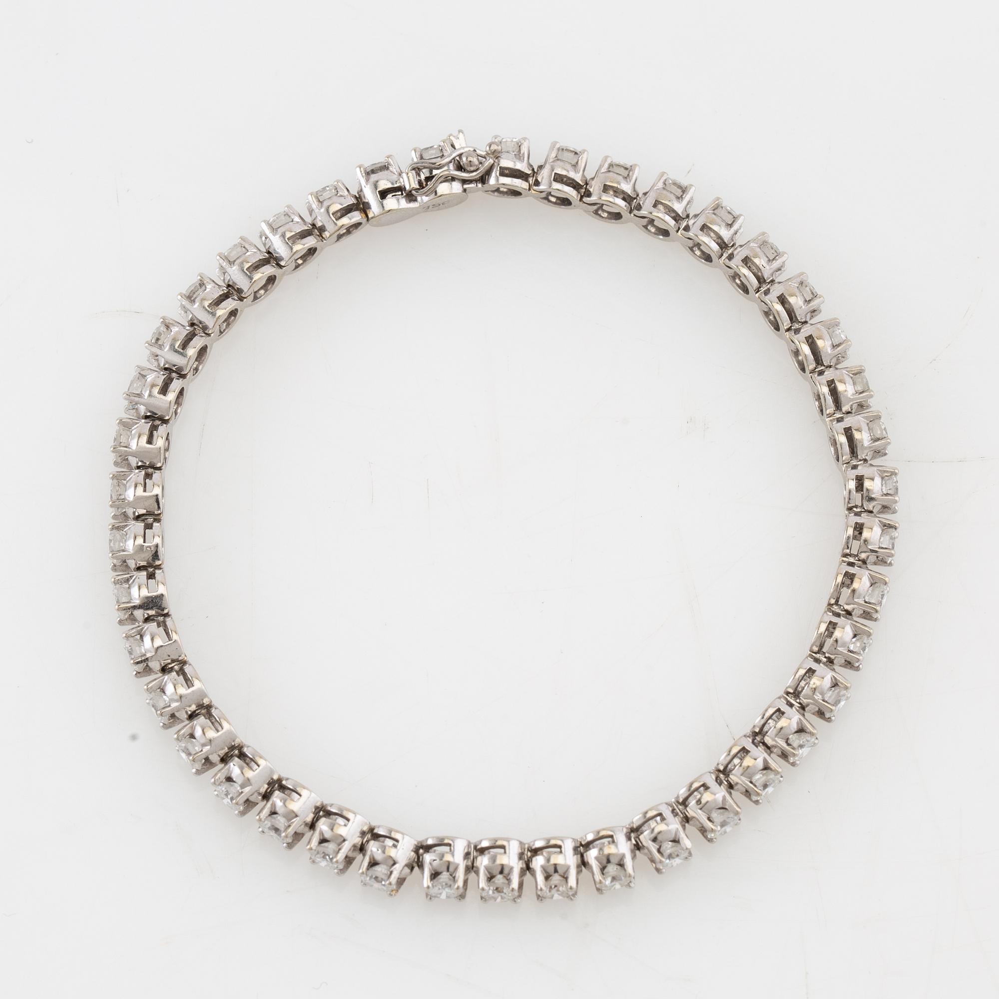 Tennisarmband av 18K vitguld med runda briljantslipade diamanter 3,50 ct totalt, R.Jacot Zermatt Schweiz.