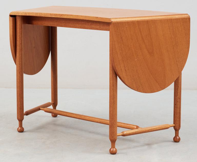 A Josef Frank mahogany table by Svenskt Tenn, model no 1333.