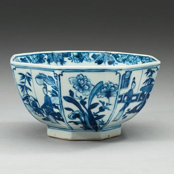 A blue and white bowl, Qing dynasty, Qianlong (1736-95).