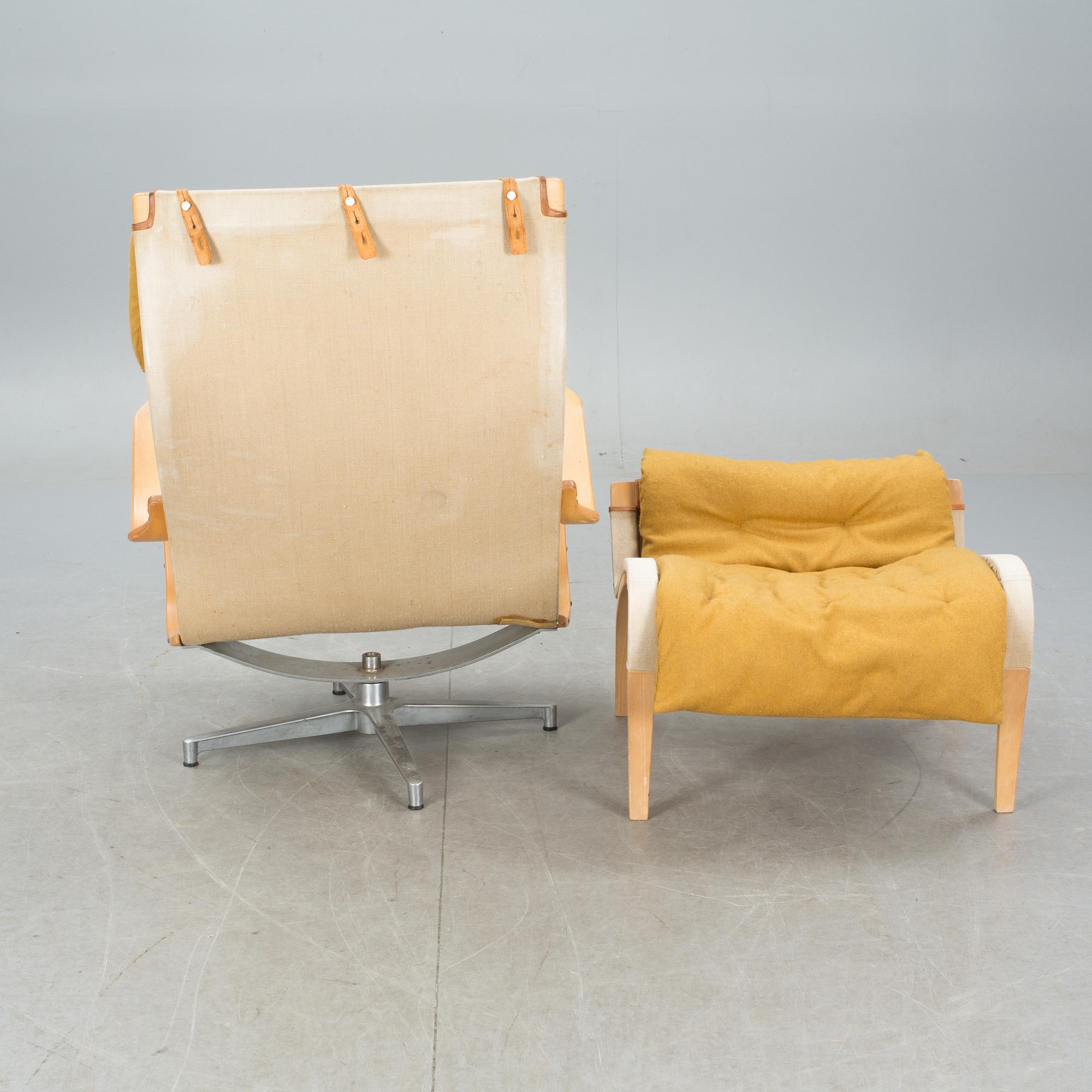 SNURRFÅTÖLJ  med FOTPALL, "Pernilla", Bruno Mathsson.