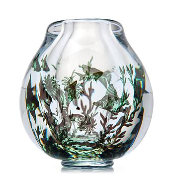 8. Edward Hald, a "fish graal" glass vase, Orrefors, Sweden 1945.