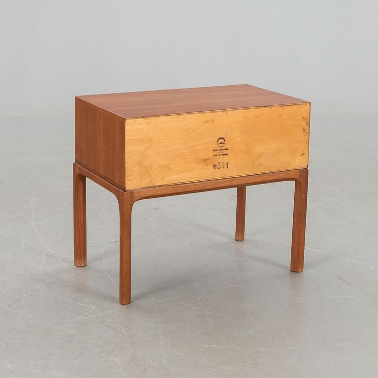 SÄNGBORD, Axel Kjaersgaard, Odder, Danmark.