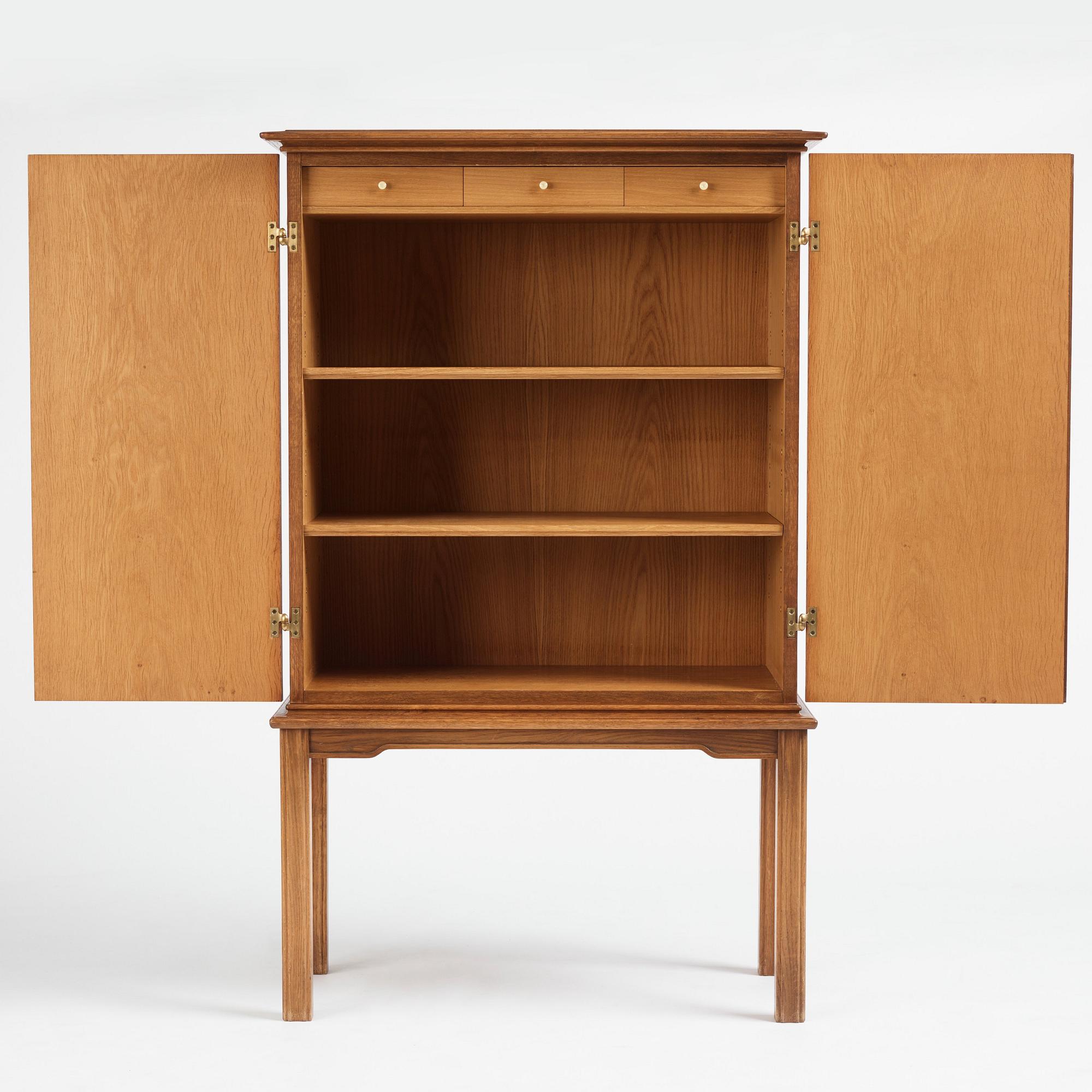 Oscar Nilsson, attributed to, a Swedish Modern oak cabinet, likely executed by Åfors Möbelfabrik, 1940s.