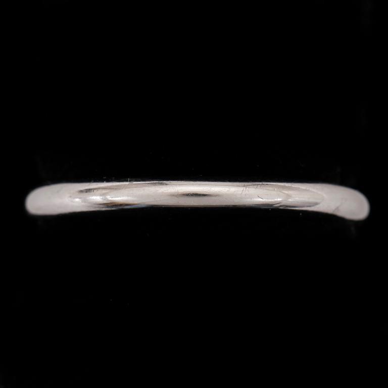 RING, slät, 18k vitguld. Vikt ca4g.