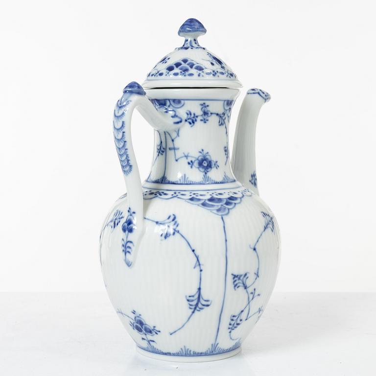 Royal Copenhagen 9 service pieces.