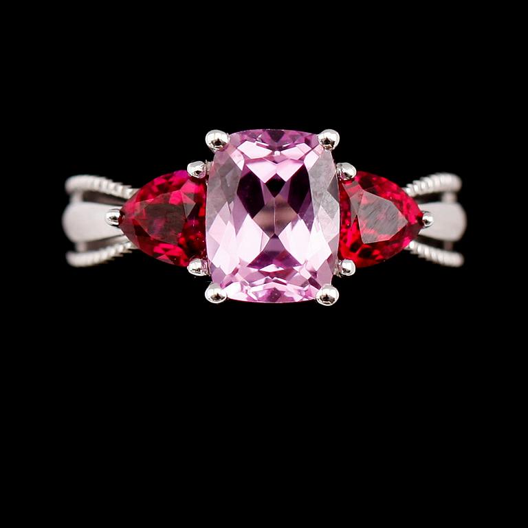 RING, 10 k vitguld, rosa turmaliner.