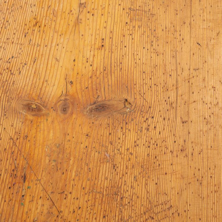A gate leg table, 19th century.