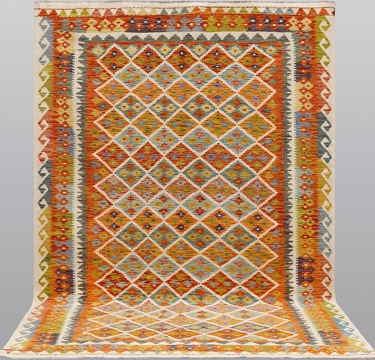 A kilim carpet, ca 306 x 203 cm.