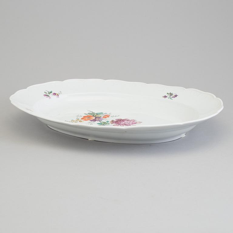 A porcelain serving platter, Berlin, 19th century.