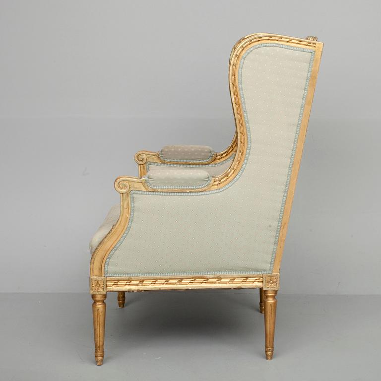 FÅTÖLJ, gustaviansk stil, förgylld 1900-talets början.