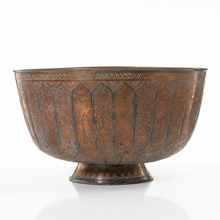 A large Persian copper bowl, late Qajar dynasty / early 1900s.