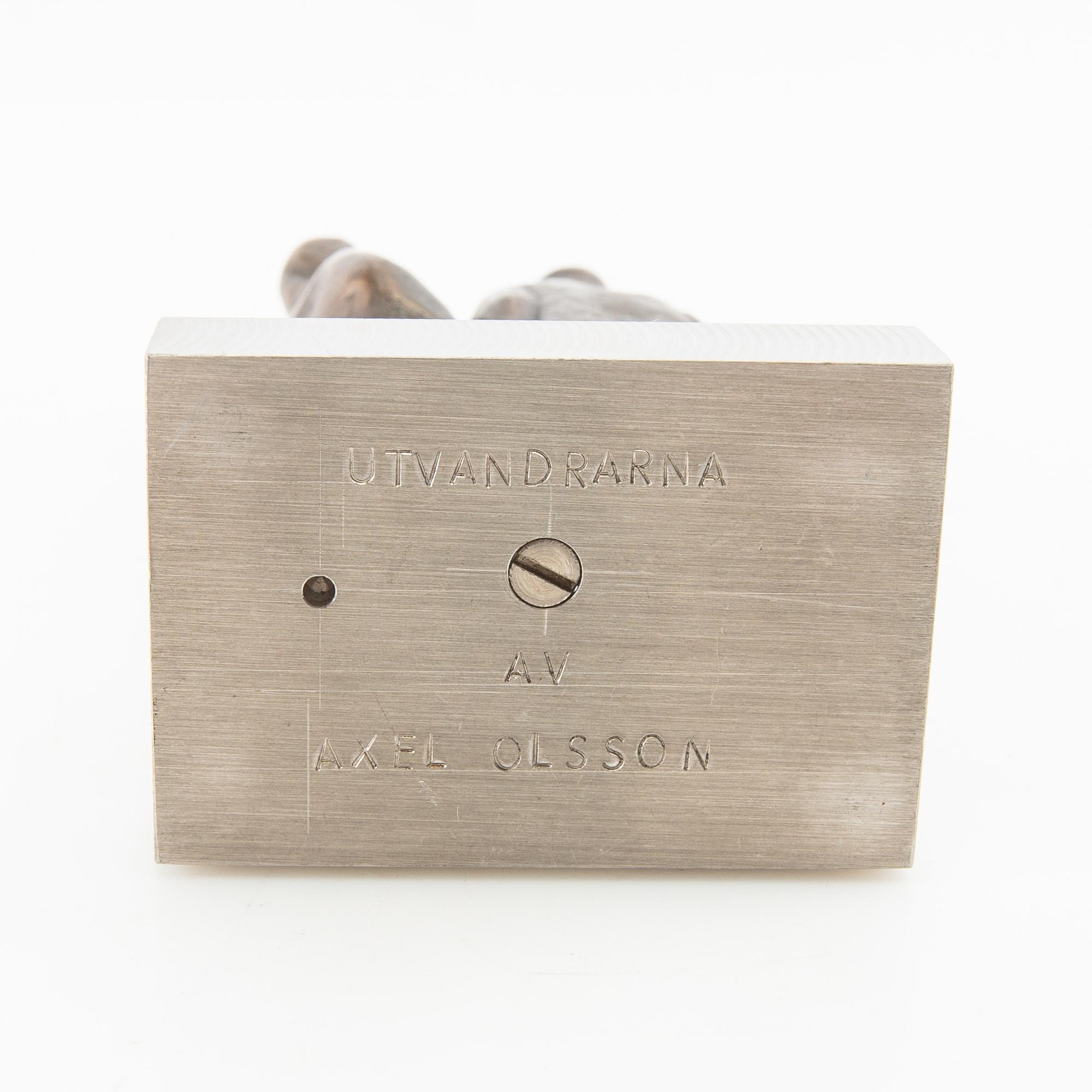 Axel Olsson, Skulptur "Utvandrarna".