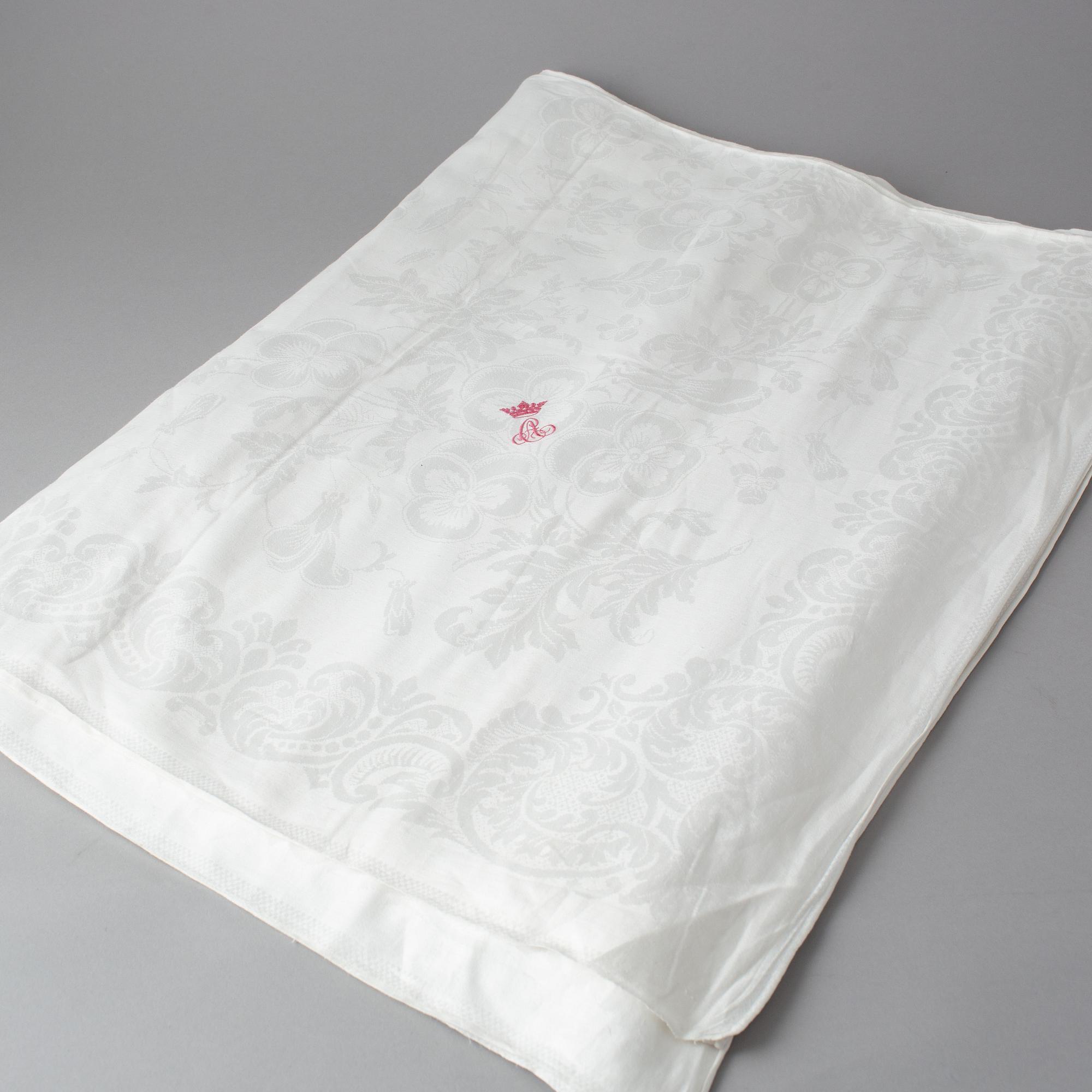 Tablecloths, 3 pcs., linen damask, ca 323 x 218 cm; ca 319 x 215 cm; ca 314,5 x 221 cm.