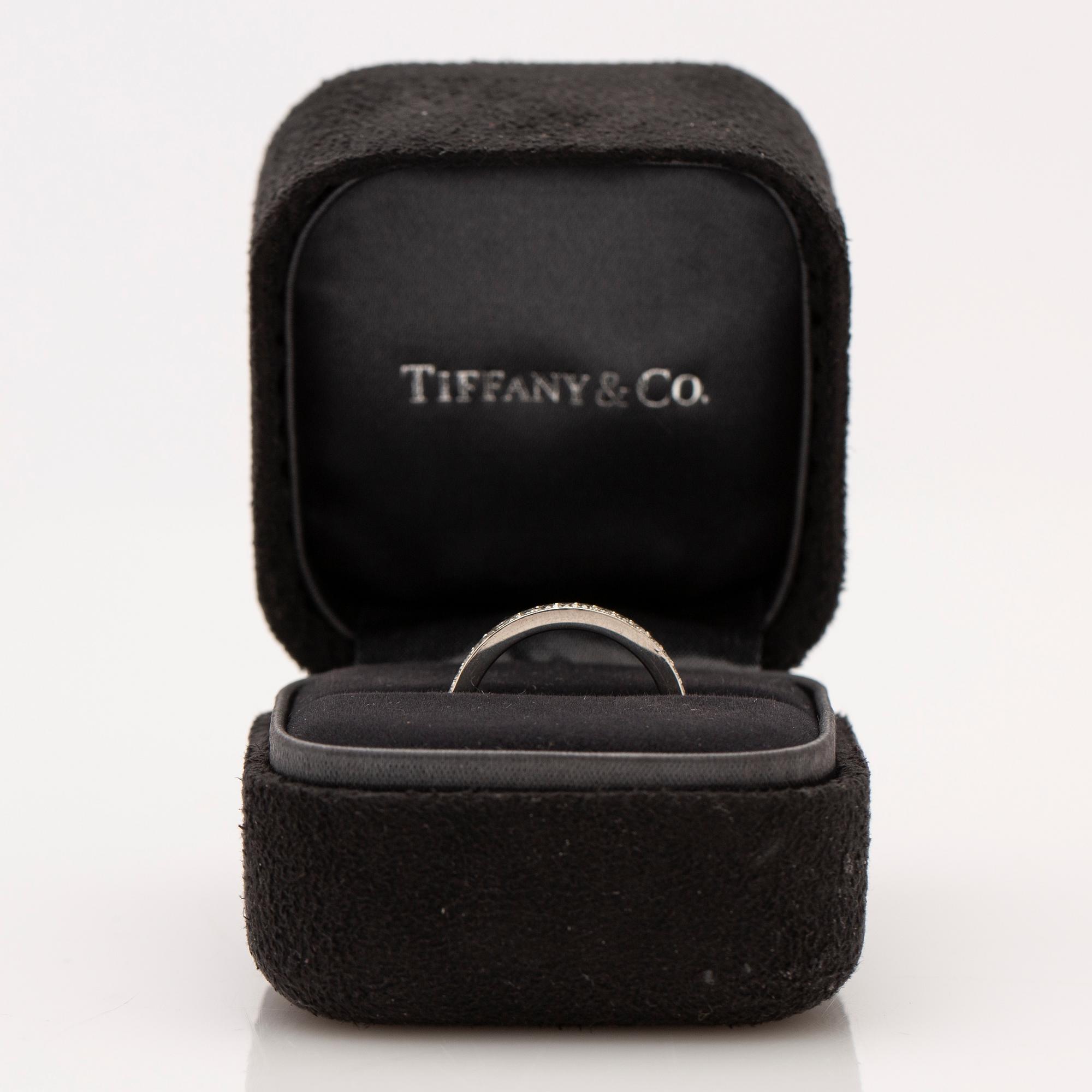 Tiffany & Co, ring, platinum with brilliant-cut diamonds.